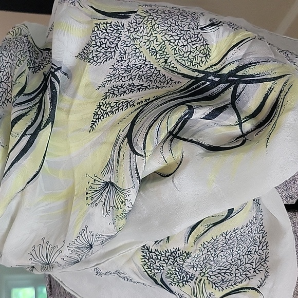 Botanical True Vintage Scarf - Picture 2 of 12